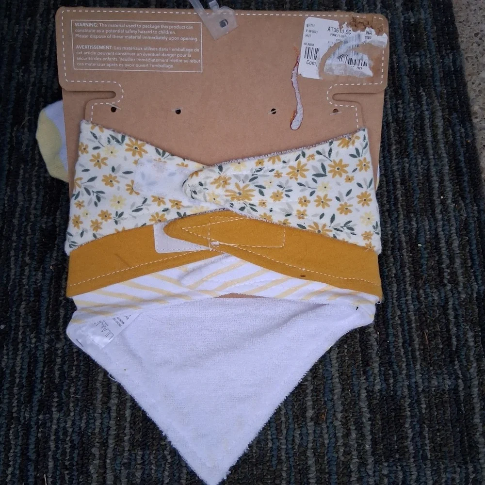 Lila & Jack Baby Booties Socks And Bibs Set New NWT Yellow